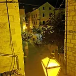 Stari Grad * Makarská