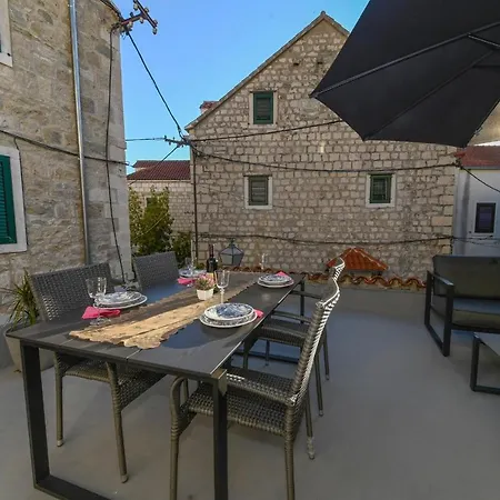 Apartment Stari Grad *